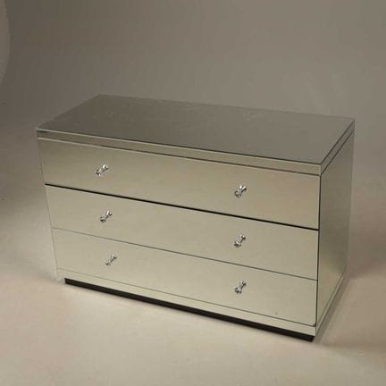 COMMODE À MIROIR
avec trois longs tiroirs, 76 cm x