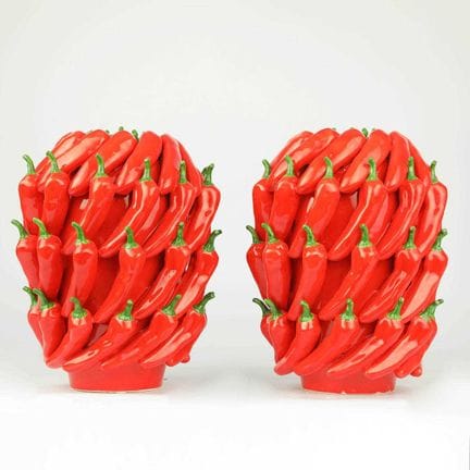VASI IN CERAMICA CHILLI, COPPIA
Altezza circa 23,5