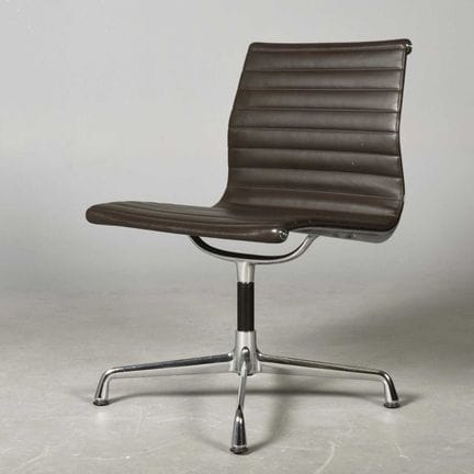 CHAISE DE STYLE « ALUMINIUM GROUP » INSPIRÉE DE CH