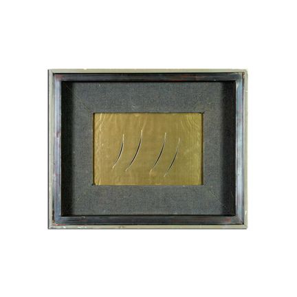 Ispirata a Lucio Fontana, lastra con bordi rifinit