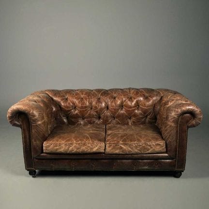 DIVANO CHESTERFIELD IN PELLE MARRONE CHIARO
78 cm 