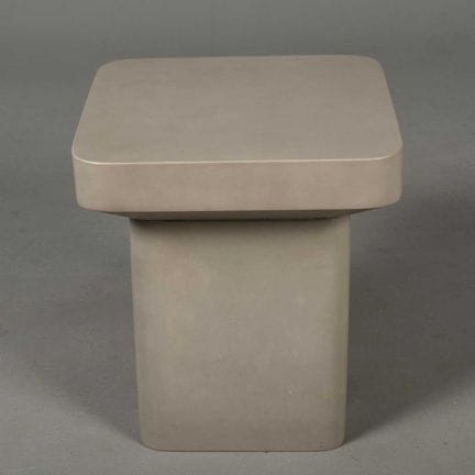 ARTERIORS SPIAZZO 边几
高 55.8 厘米 × 宽 50.8 厘米 × 深 50.