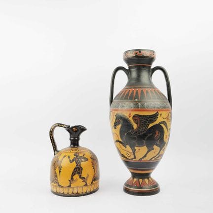 VASE À DEUX ANSES DE STYLE ÉTRUSQUE (2) 
orné de P