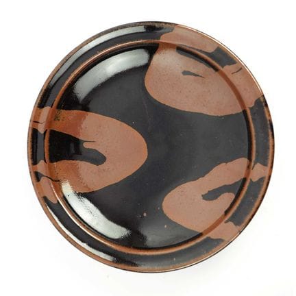 SHOJI HAMADA (1894-1978) ASSIETTE 
Glaçure Tenmoku