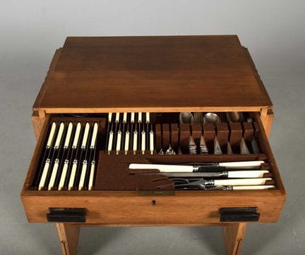 UN SERVICE DE COUVERTS DE STYLE ART DÉCO 
Service 