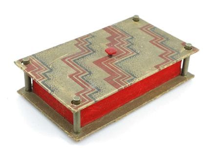 CAJA ART DÉCO DE LOS AÑOS 20 CON TAPA CON MOTIVOS 
