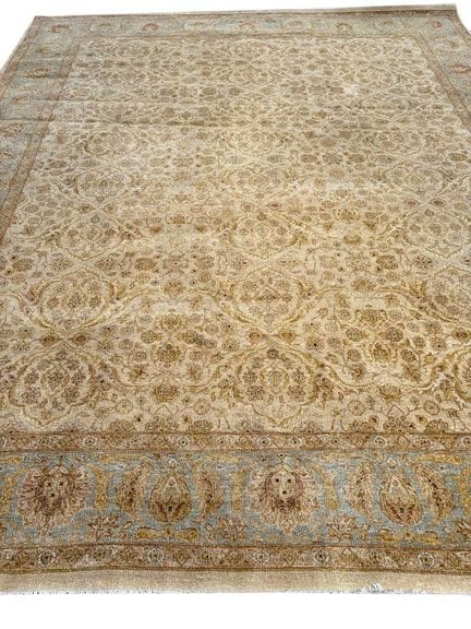 KERMAN LAVER DESIGN CARPET 
300cm x 245cm