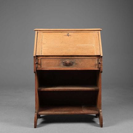 BUREAU, ARTS AND CRAFTS 
oak, of compact proportio