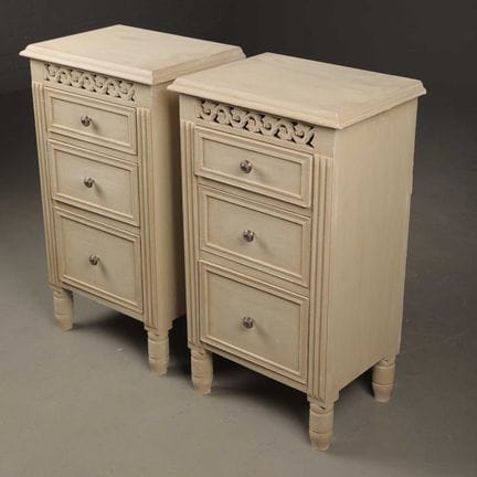 PAIR OF BEDSIDE CHESTS (2) 
French style tradition