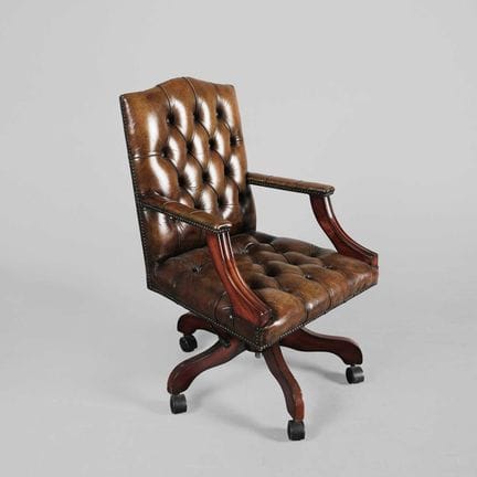 SWIVEL DESK CHAIR 
traditional style in buttoned l