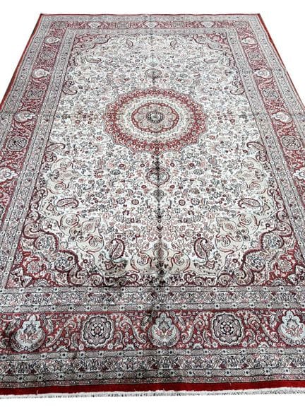 FINE SILK ISPHAHAN DESIGN CARPET 
280cm x 190cm