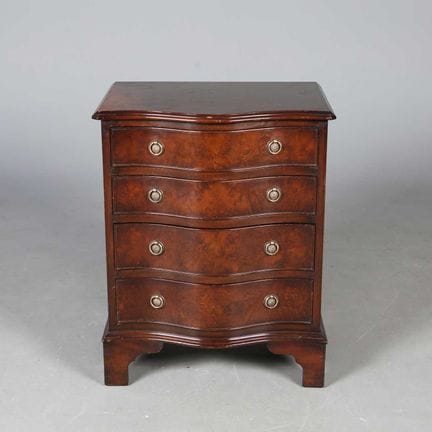 GEORGIAN STYLE SERPENTINE CHEST 
burr walnut with 