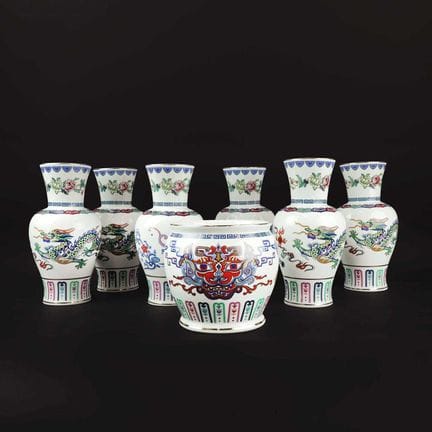 SET OF SIX CHINESE VASES AND A MATCHING JARDINIERE