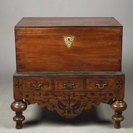 PORTUGUESE LINEN TRUNK 
93.5cm x 103cm x 72cm appr