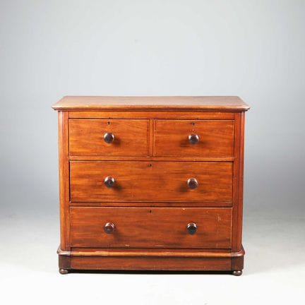 VICTORIAN MAHOGANY CHEST 
four drawers, 92cm H x 1