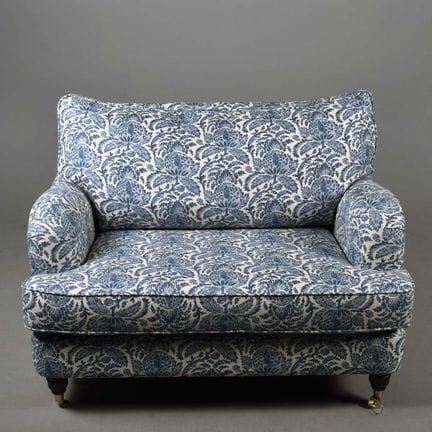 SOFA IN LINWOOD TOROSAY INDIGO FABRIC 
of compact 
