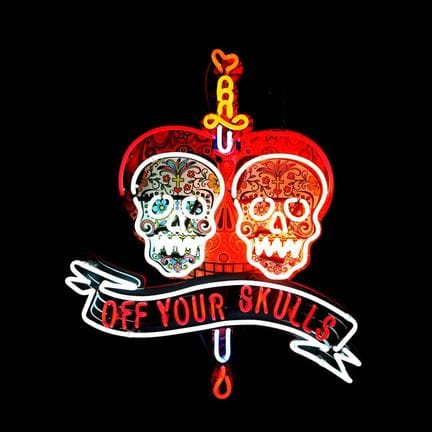 NEÓN «OFF YOUR SKULLS» - READY PLAYER 1 
Neón con 