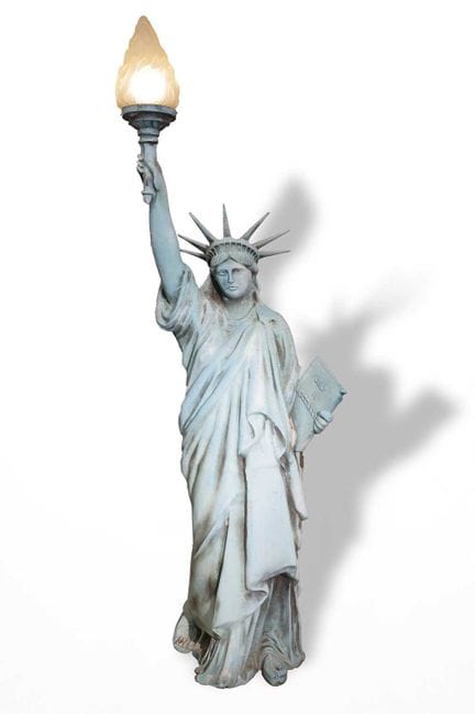 LUZ DE LA ESTATUA DE LA LIBERTAD 
Aluminio y crist