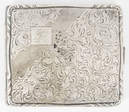 Caja de cigarrillos de plata de alpaca, en estado 