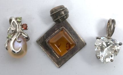 Lot of pendants, all made of silver, 3 pieces.