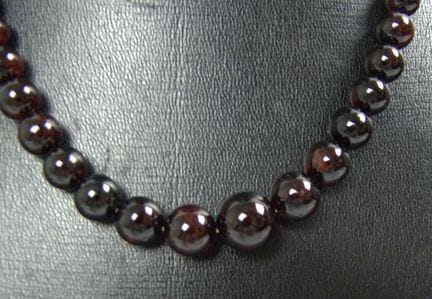 Whiskey-Amber Pearl Necklace, Gdańsk, with tag. Le