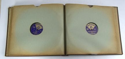 Lot de disques en gomme-laque provenant d'une liqu