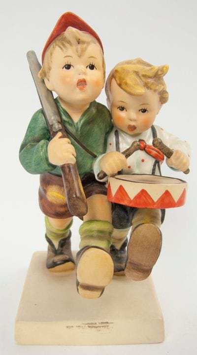 Figura de M. I. Hummel de Goebel, entre las que se