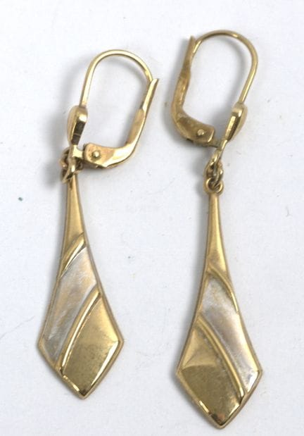 Dangle earrings made of 333 gold.