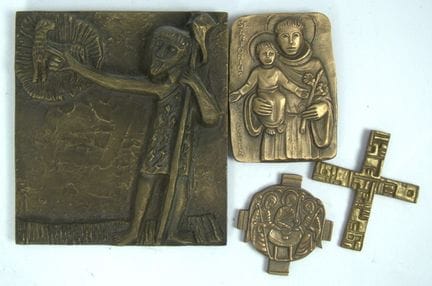Lot de reliefs sacrés en bronze et de croix proven