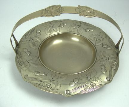 Panier Art nouveau orné d'un relief détaillé repré
