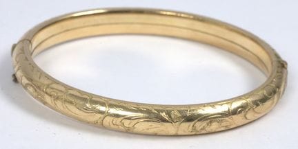 Gold-plated bangle with a figure-eight clasp, in f