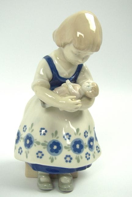 Fábrica de porcelana de Gräfenthal «Niña con muñec