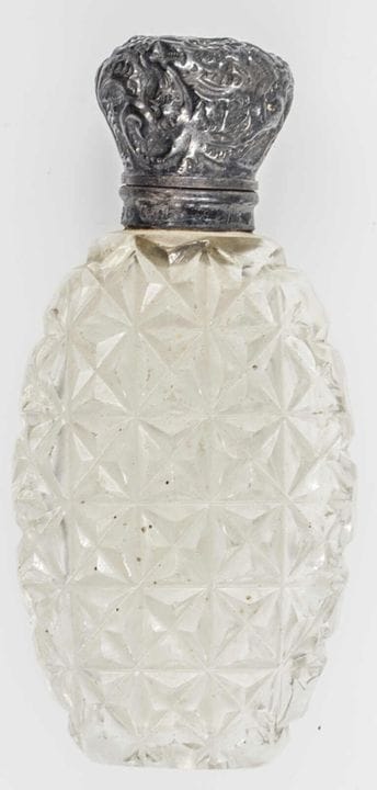 Flacon ancien en cristal avec bouchon en argent, p