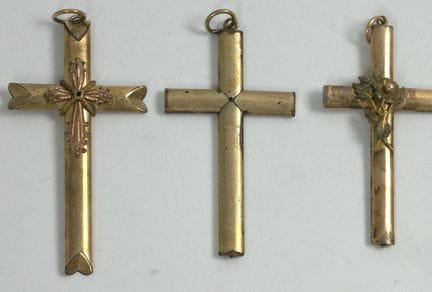 Three Biedermeier "Kreuze" foam gold pendants, var