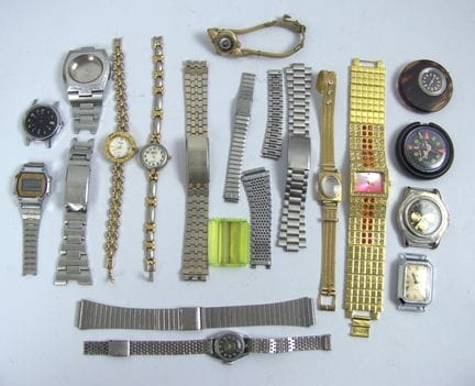 Orologi e accessori Lot provenienti da una liquida