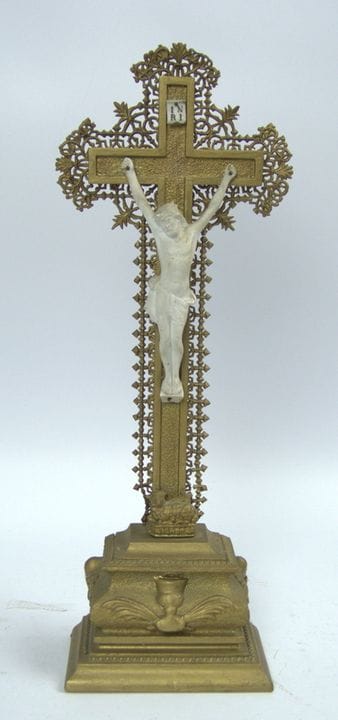 Crucifix sur socle « INRI » en bois doré avec cadr
