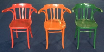 Drei Thonet Stühle, Kaffeehausstühle, farbig bemal