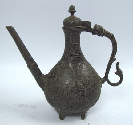 Ancienne cruche indo-islamique « Aftaba » en bronz