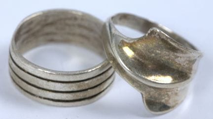 Due anelli in argento 925.