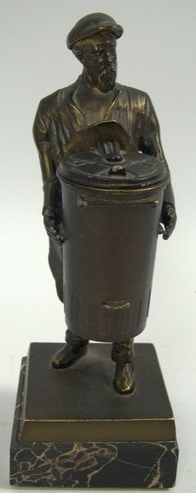 Patinierte Bronzefigur "Müllmann" mit abnehmbarer 