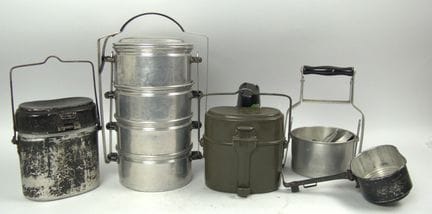 Set of field and cooking utensils, including a lun