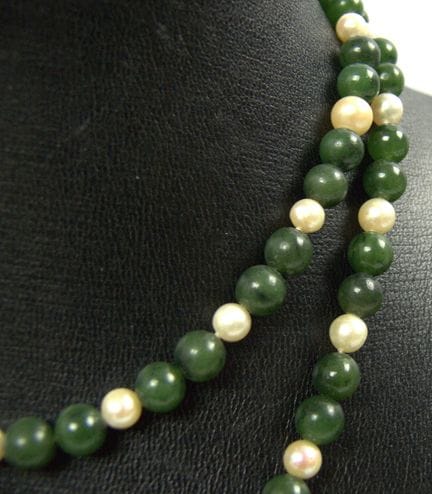 Kette mit Jadekugeln und Perlen, 333er Gelbgold Ve