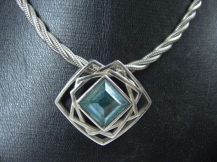Collana di bigiotteria Pierre Lang dal design orig