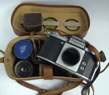 Praktica F.X 3 Kamera mit diversem Zubehör in Foto