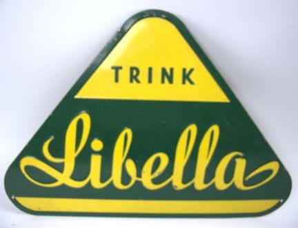 复古广告牌“Trink Liebella”，1950/60年代。金属/铁皮材质。有缺角。高约36厘米