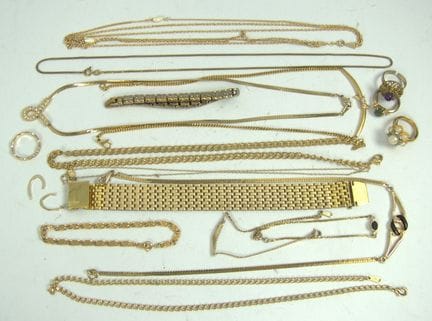 Sono disponibili numerosi gioielli placcati in oro