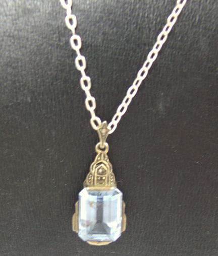 Anhänger mit Blautopas an Kette, 925er Silber. Län