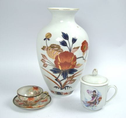 Lot Porzellan mit asiatischen Motiven, dabei Vase,
