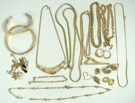 Sono disponibili numerosi gioielli placcati in oro