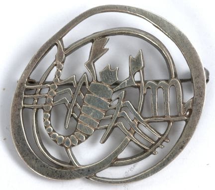 Spilla vintage con il segno zodiacale dello “Scorp